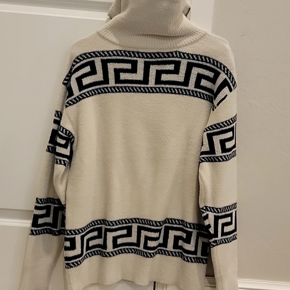 *** SOLD *** New Cream Sweater - Picture 3 of 3